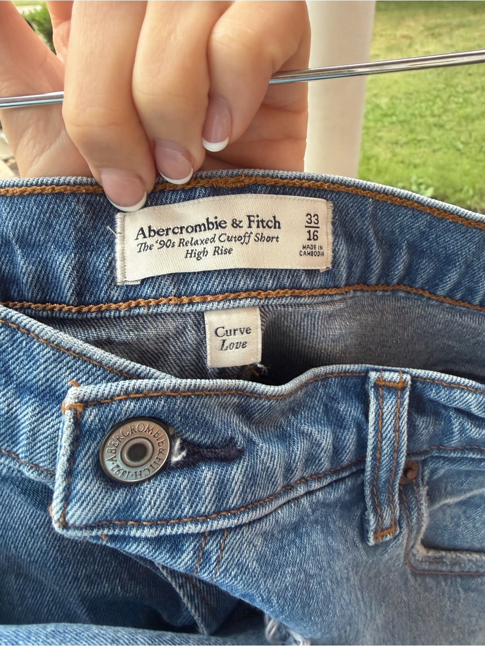 Abercrombie & Fitch Curve Love 90’s High Rise Cutoff Jean Shorts - Picture 4 of 4